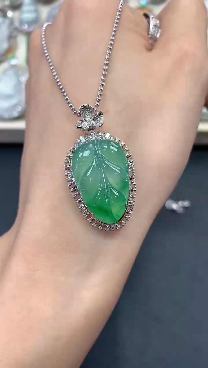 【闪购商品】翡翠吊坠(不含链)18K金镶嵌q40