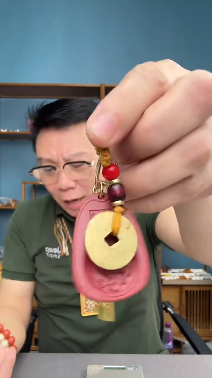 未镶嵌琥珀裸石3（有瑕介意勿拍）鸡