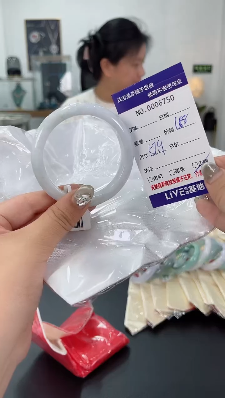 【闪购商品】翡翠手镯未镶嵌天然翡翠A货