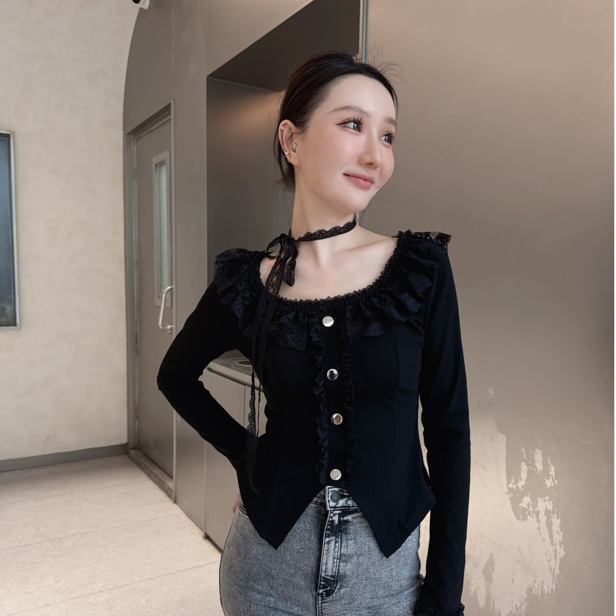 圆领蕾丝上衣4扣不规则收腰T恤弹力显瘦气质修身短款新时尚百搭新