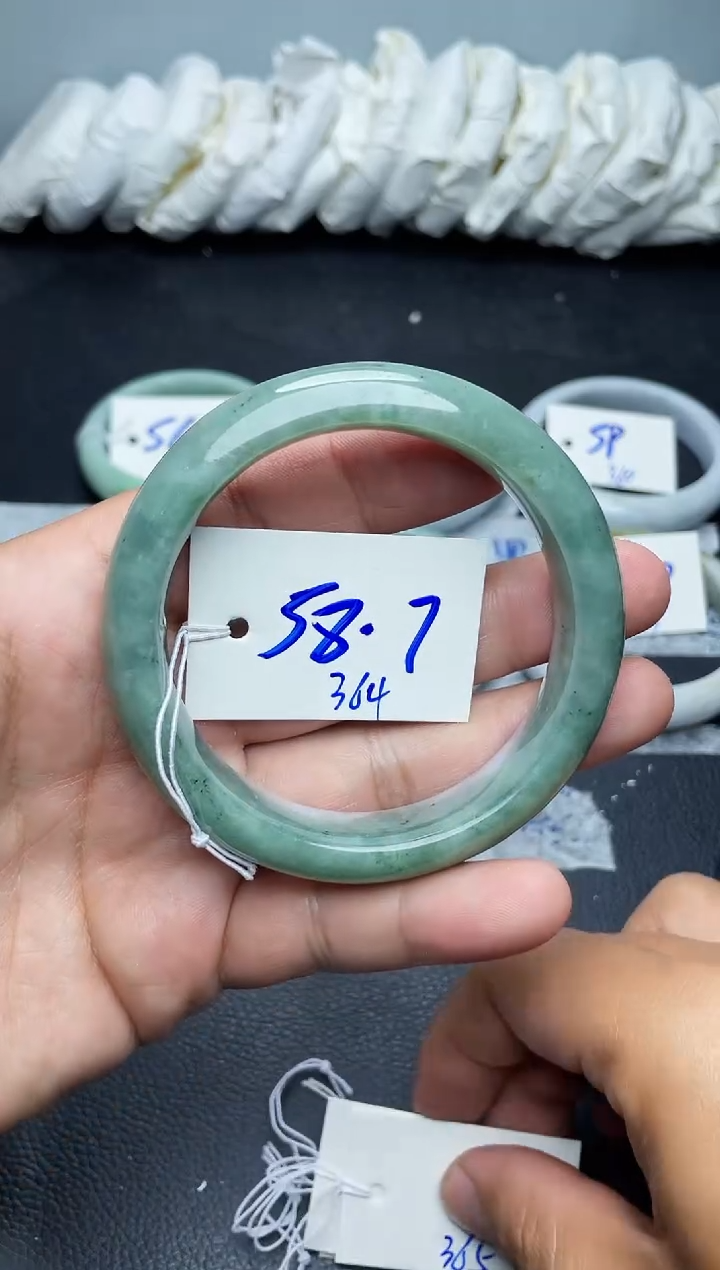 未镶嵌手镯翡翠364