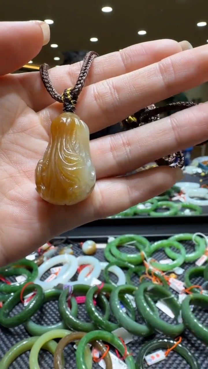 颈饰未镶嵌和田玉挂件