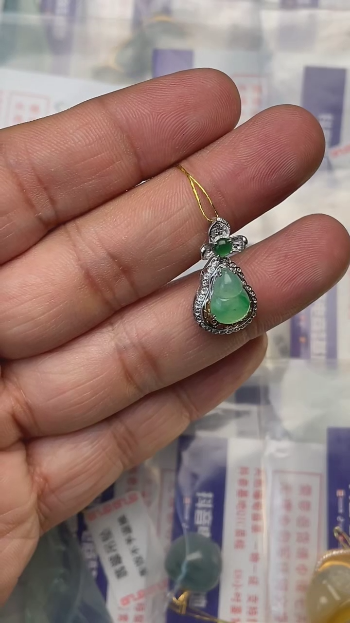 【闪购商品】翡翠颈饰18K金镶嵌天然缅甸翡翠A货(不含链)