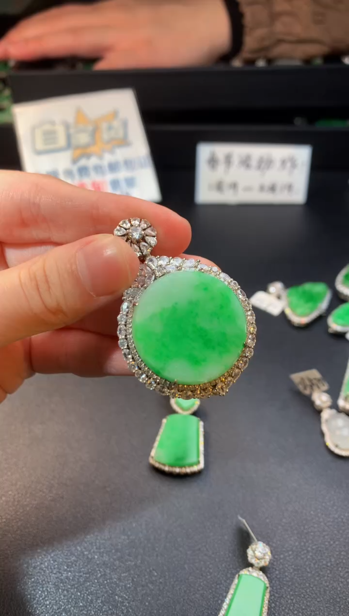 【闪购商品】翡翠颈饰银S925镶嵌翡翠