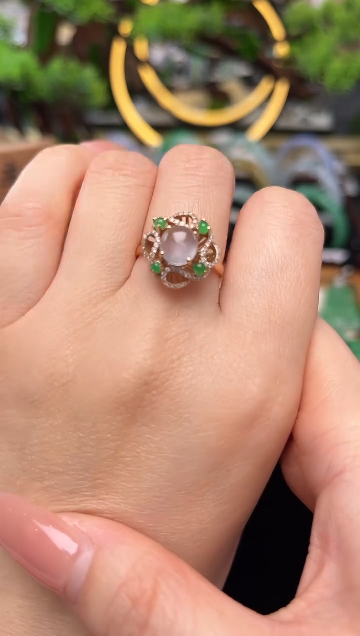 18K金镶嵌戒圈翡翠戒指