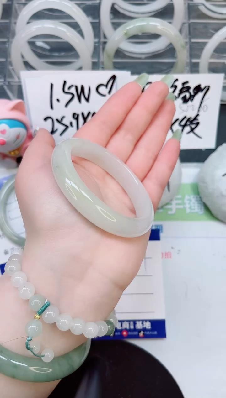 【闪购商品】石英质玉手镯合金a371