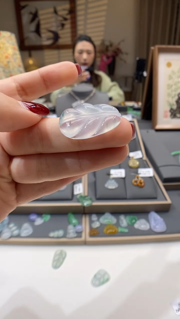 【闪购商品】翡翠颈饰未镶嵌叶子