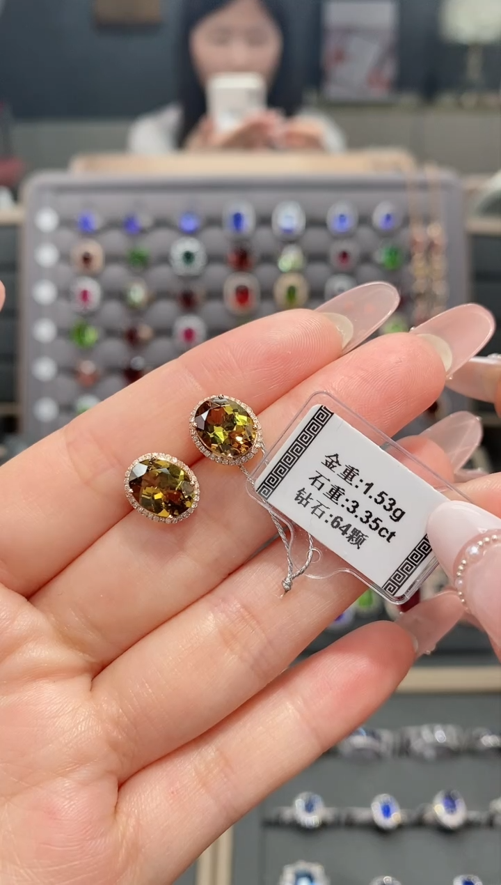 【闪购商品】碧玺耳饰18K金镶嵌3.35配钻