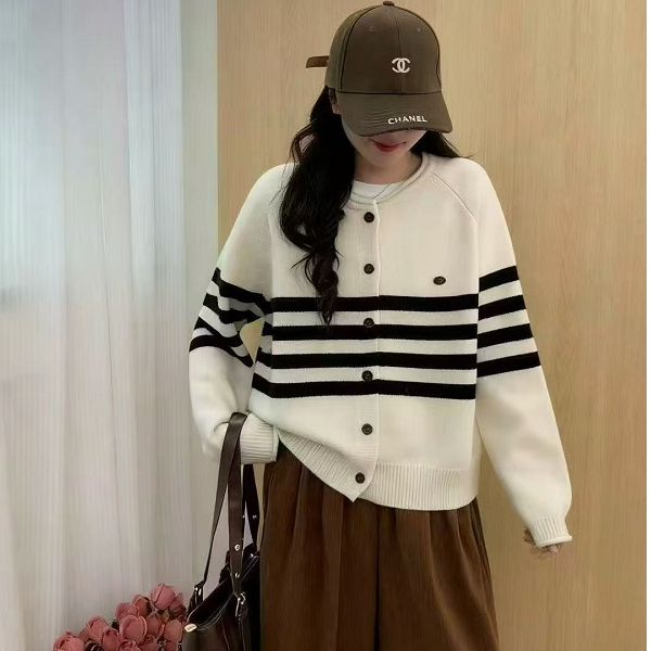 WO女款时尚圆领条纹针织衫6672