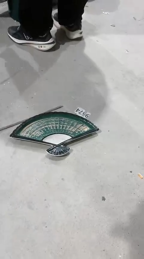 【闪购商品】瑕疵绿色扇子盘一个