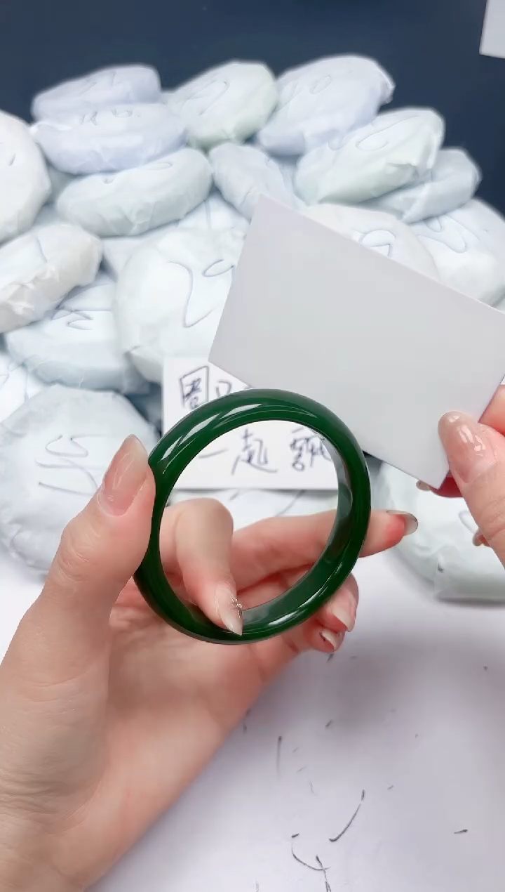 未镶嵌手镯石英质玉A357/58.9