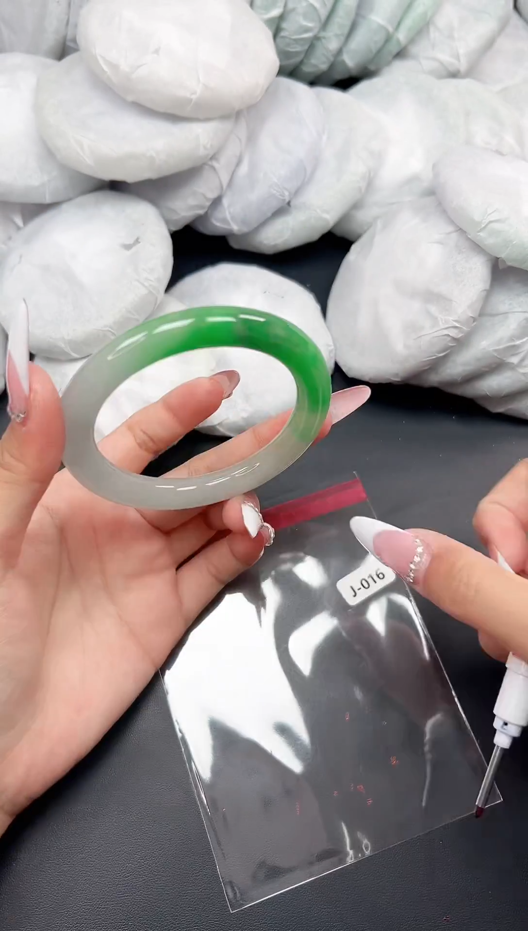 精品手镯，一物一拍J-016