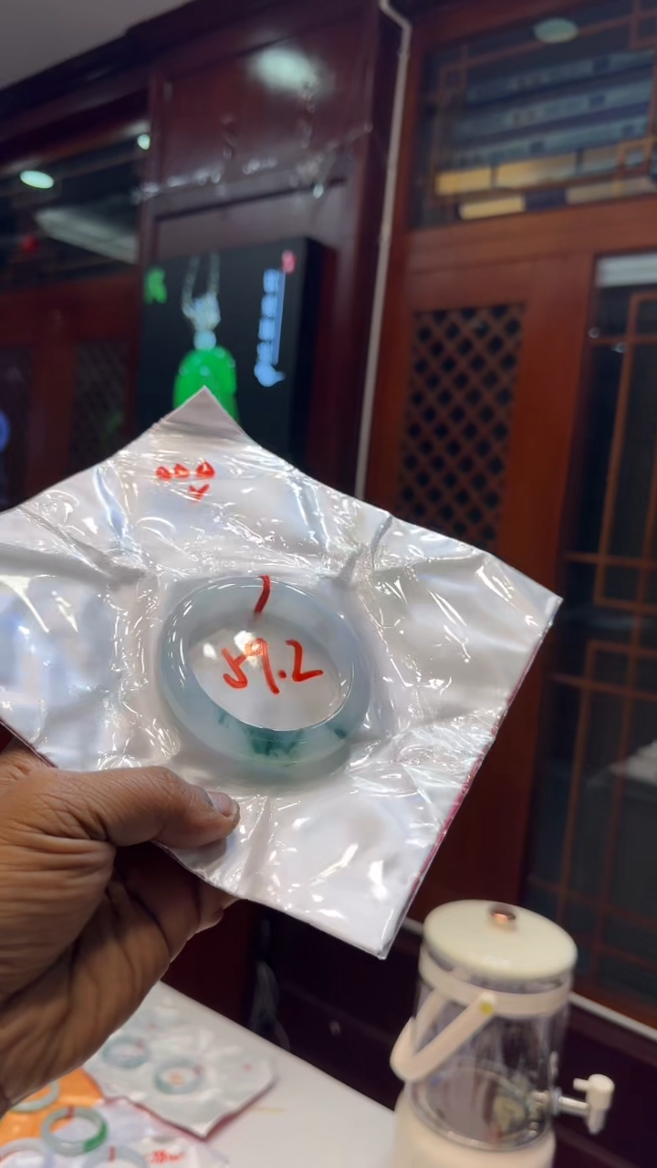 未镶嵌手镯翡翠手镯