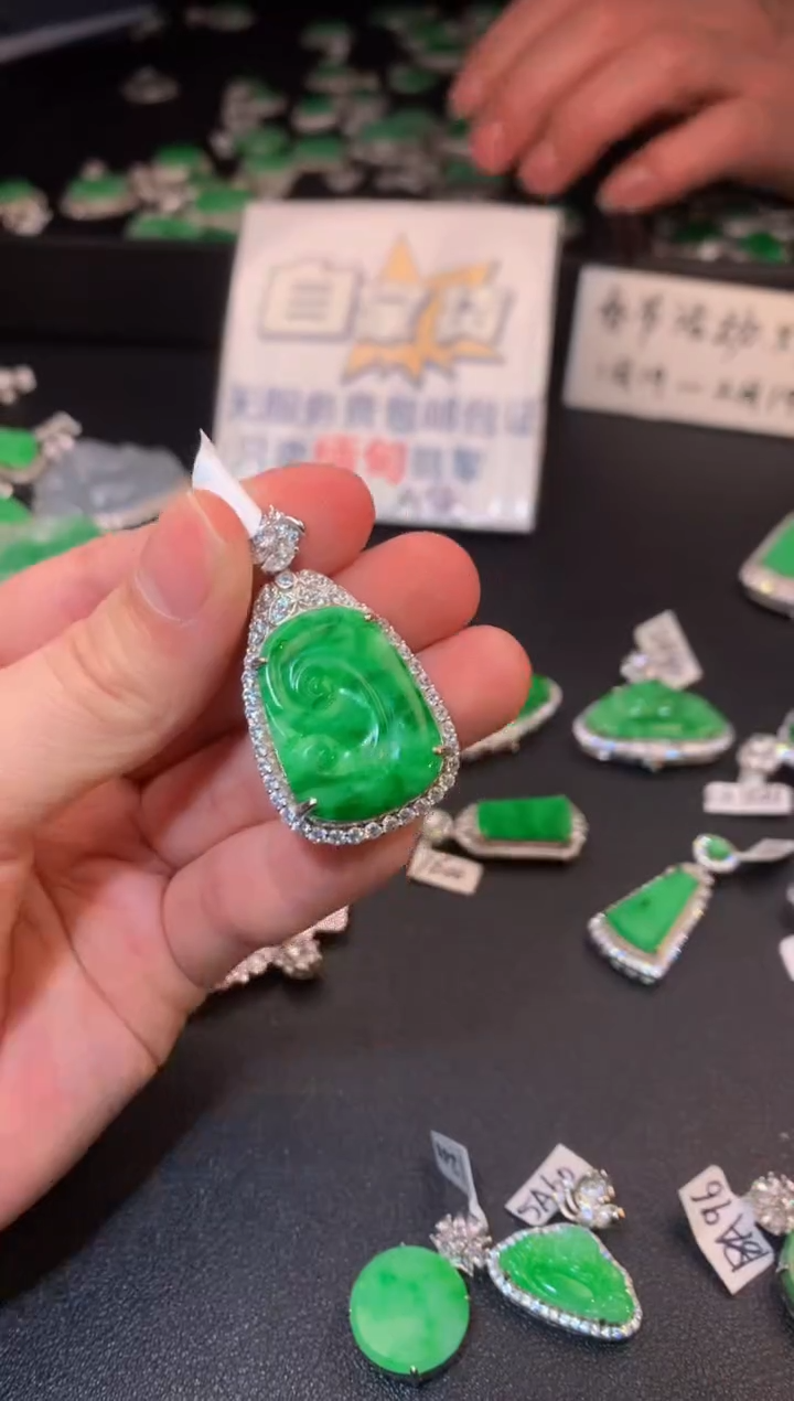 【闪购商品】翡翠颈饰银S925镶嵌翡翠