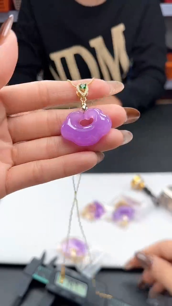 吊坠(赠链)未镶嵌石英质玉吊坠