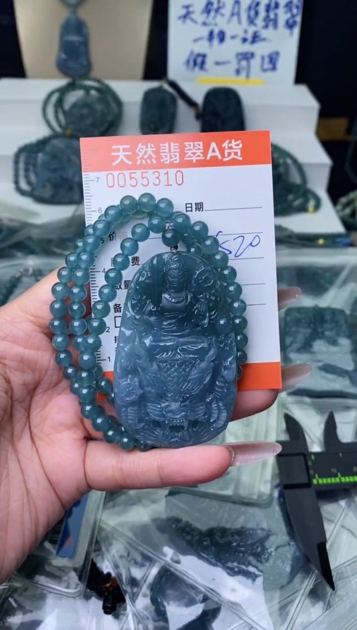 【闪购商品】翡翠颈饰未镶嵌··········