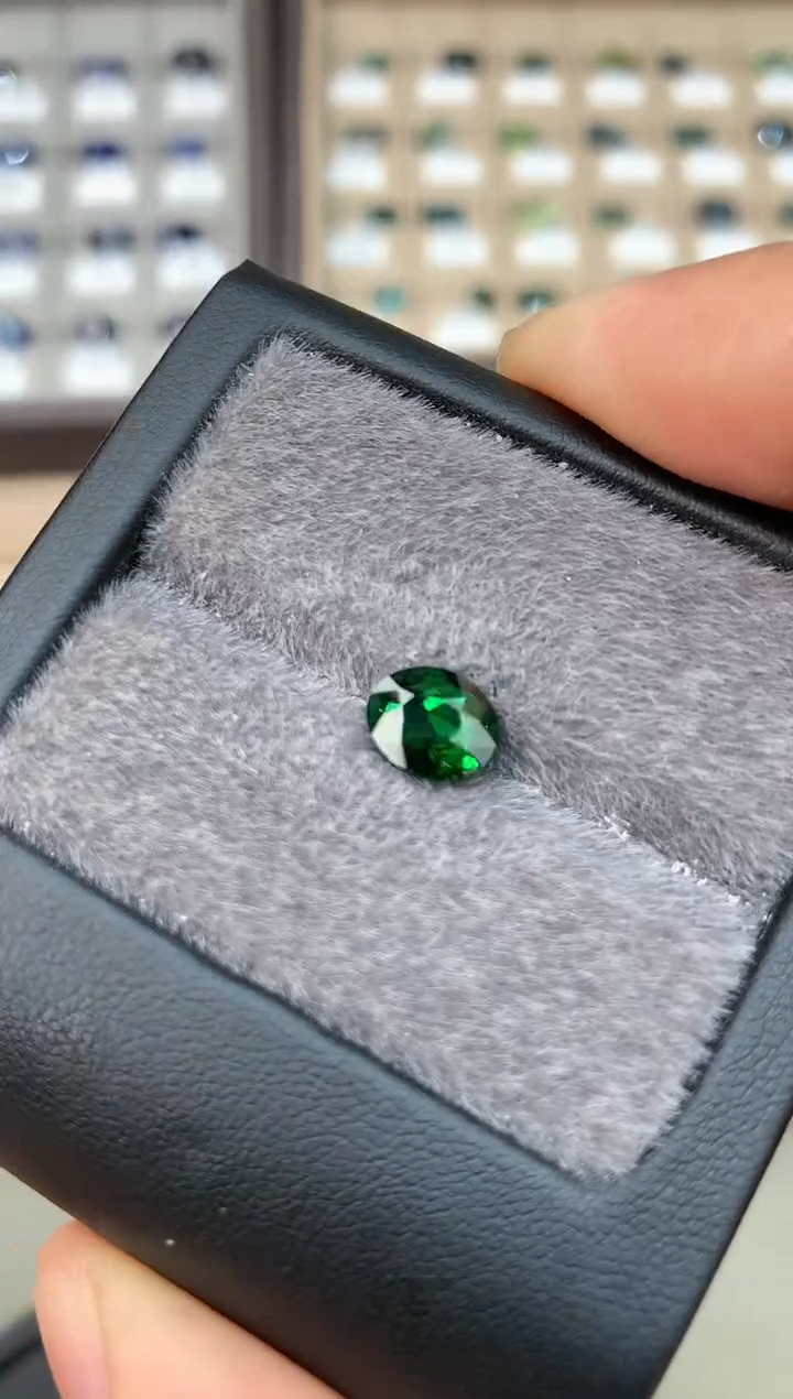 【闪购商品】定制石榴石裸石未镶嵌2.09ct 沙弗莱