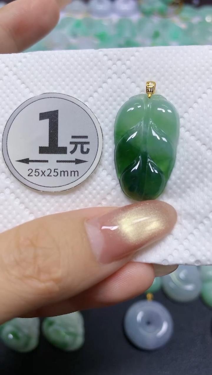 颈饰18K金镶嵌翡翠天然翡翠A货