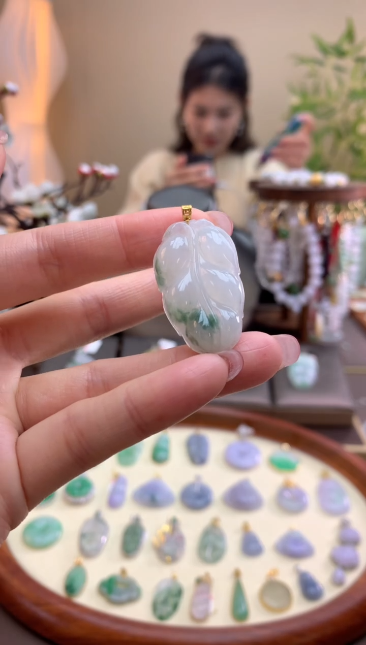 【闪购商品】翡翠18K金镶嵌颈饰叶子