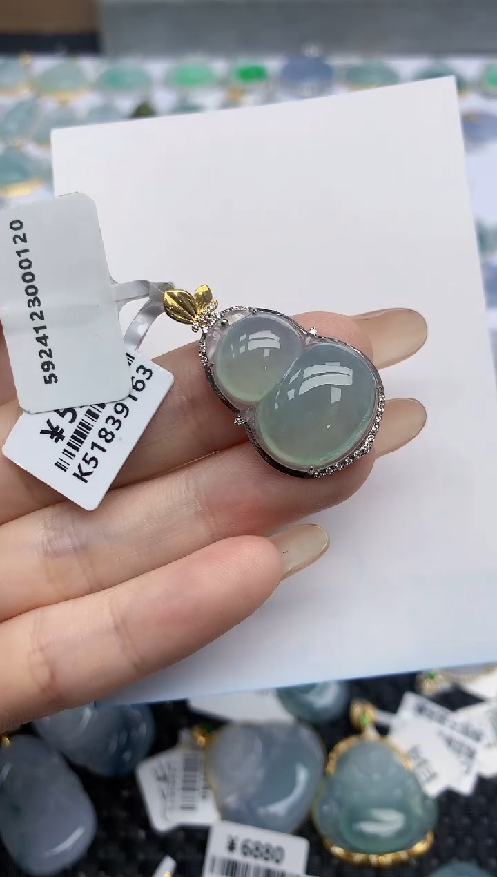 【闪购商品】翡翠挂件18K金镶嵌天然翡翠A货