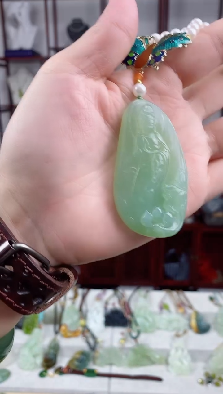 未镶嵌岫玉颈饰观音