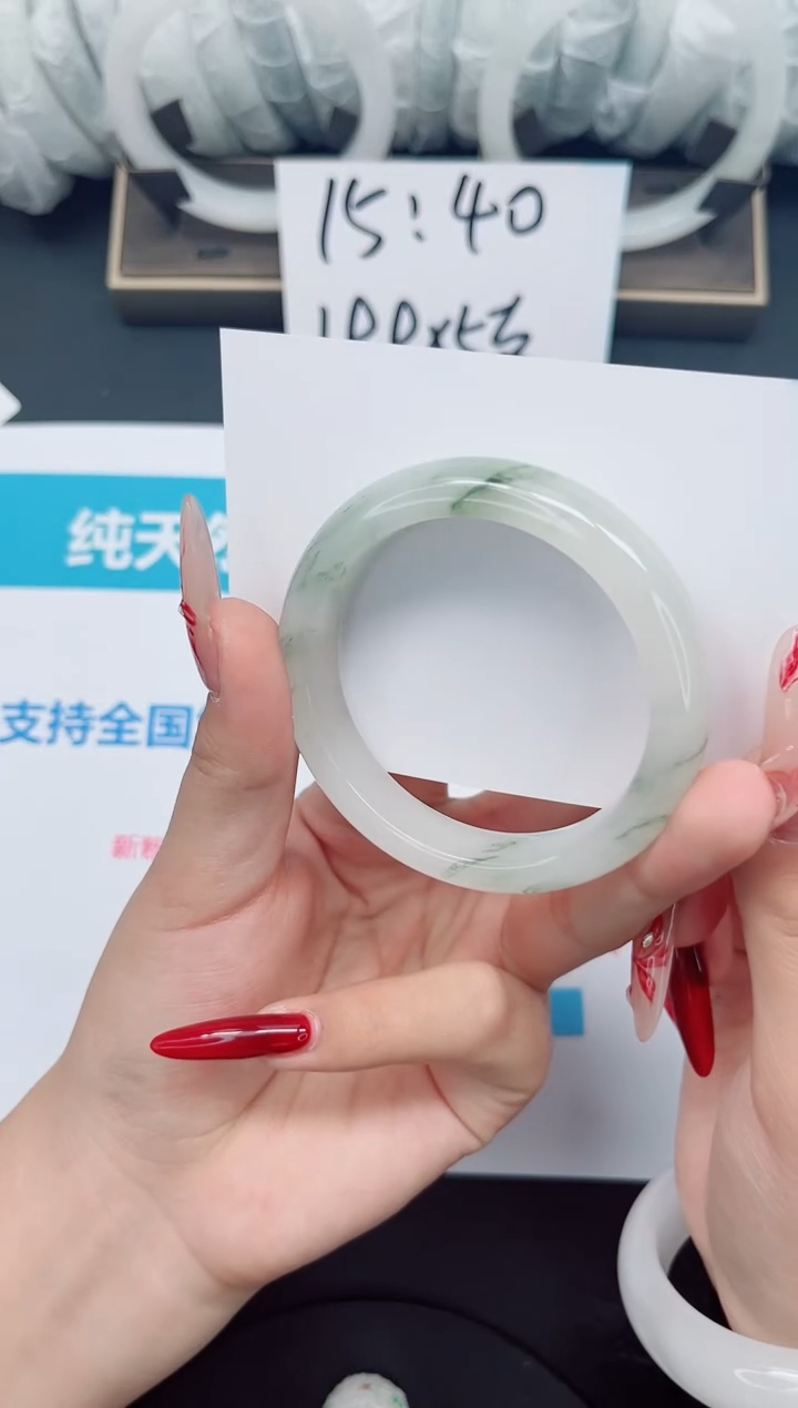 【闪购商品】石英质玉手镯未镶嵌b34