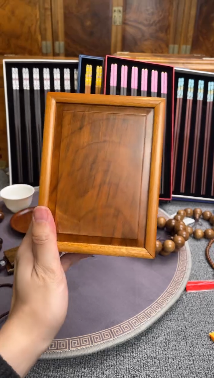 【闪购商品】金丝楠满山峰纹首饰盒