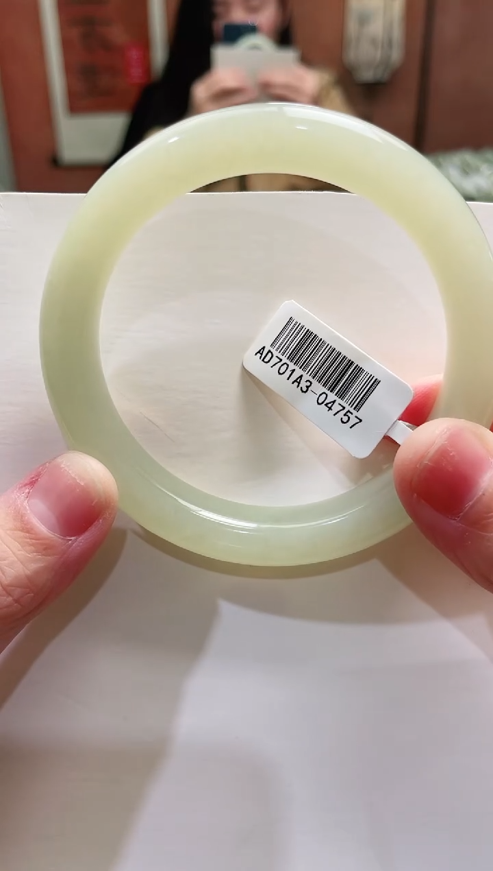 【闪购商品】和田玉手镯未镶嵌57