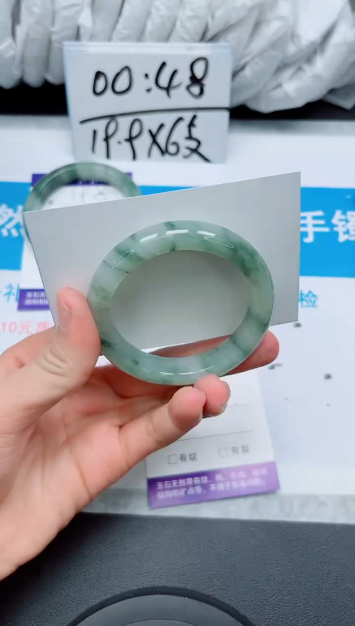 【闪购商品】石英质玉手镯未镶嵌199
