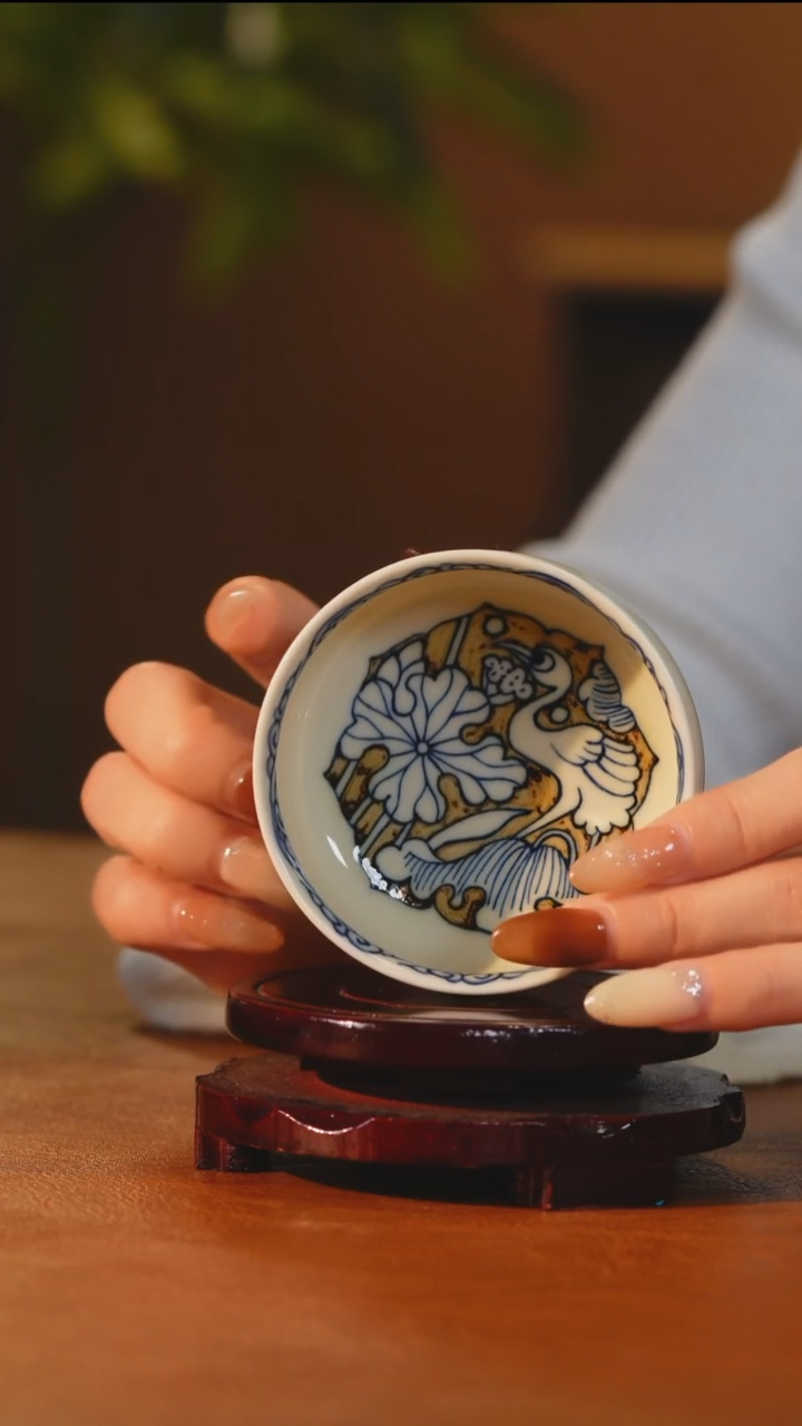 立勤堂釉里金一鹭炉式杯