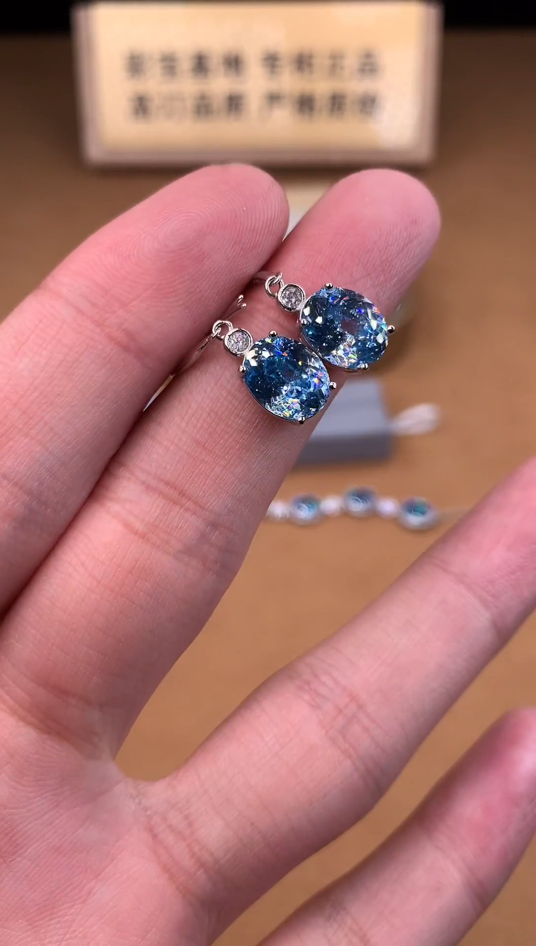 银S925镶嵌耳坠海蓝宝石2222