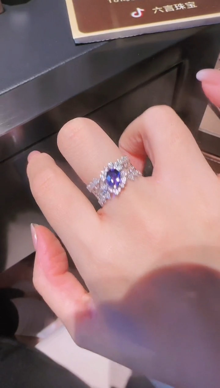 【闪购商品】彩色蓝宝石戒指18K金镶嵌精选H 蕾丝戒指