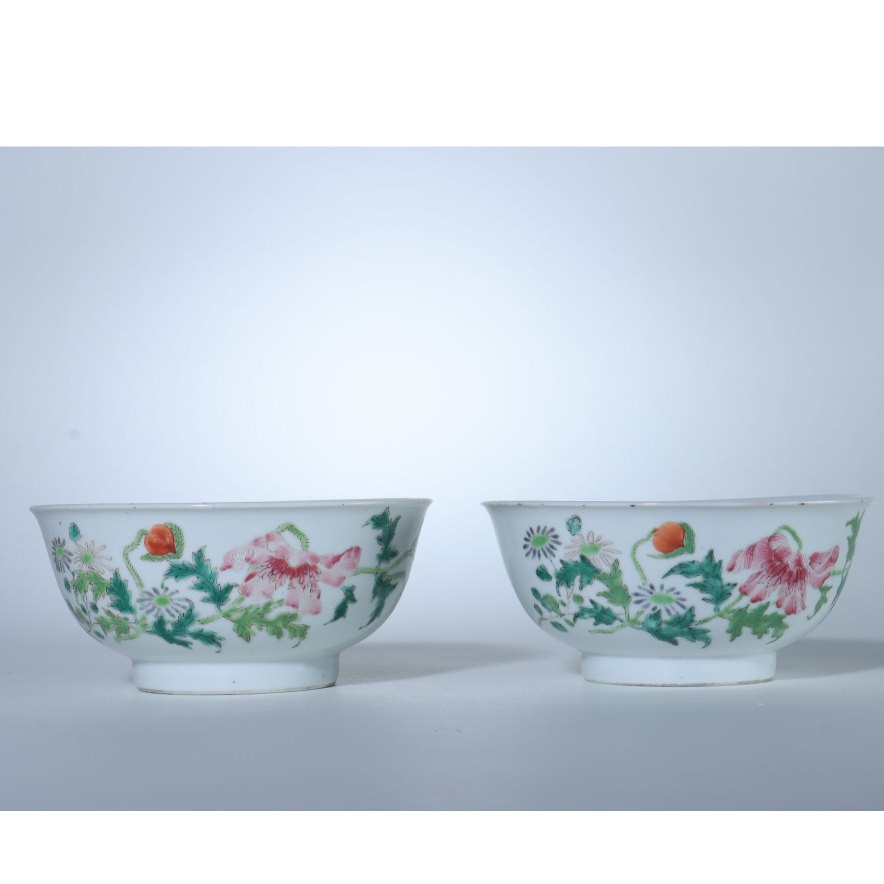 Lot.6177 3 清雍正 粉彩蝶恋花碗（一对） D:12.7cm; H:10cm