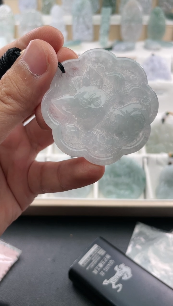 翡翠未镶嵌颈饰..../5/25/ 357