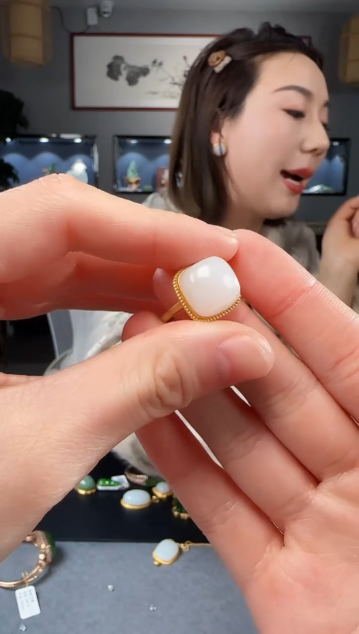 【闪购商品】和田玉戒指18K金镶嵌1