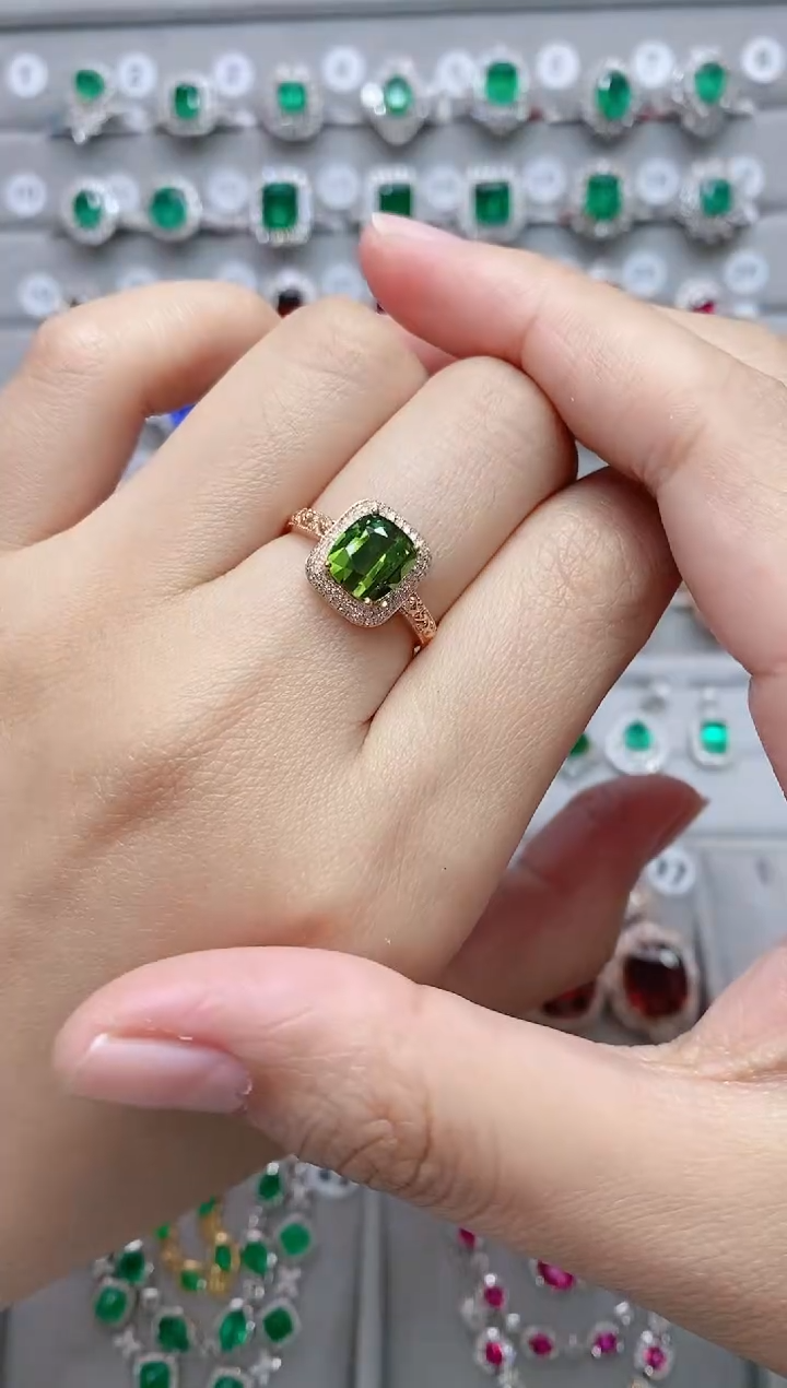 【闪购商品】绿色碧玺18K金戒指18K金镶嵌2.1ct