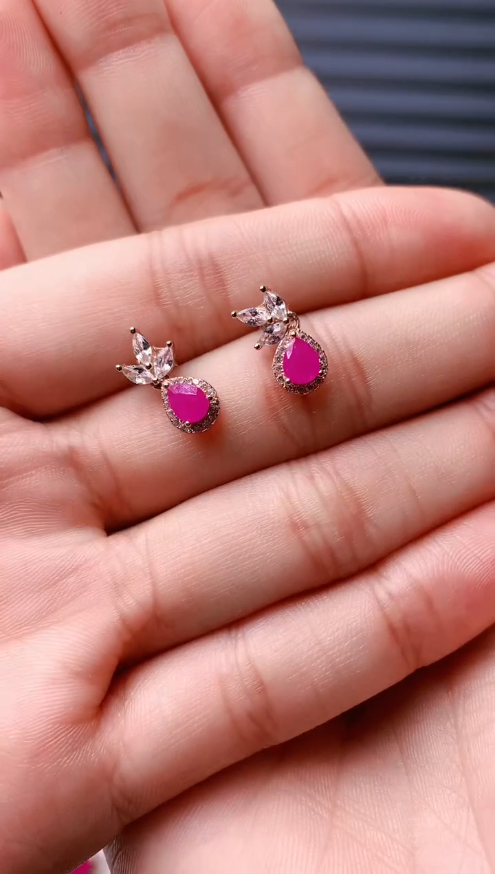 【闪购商品】红宝石耳饰银S925镶嵌........