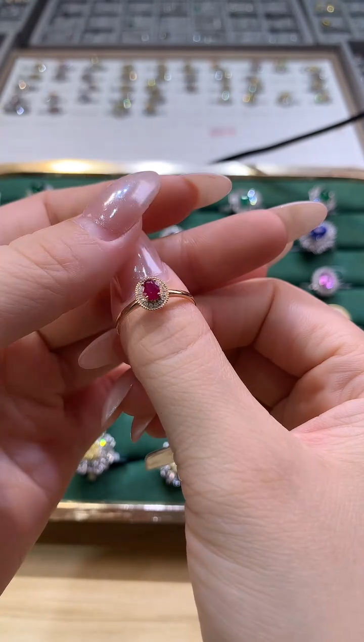 18K金镶嵌戒指钻石戒指