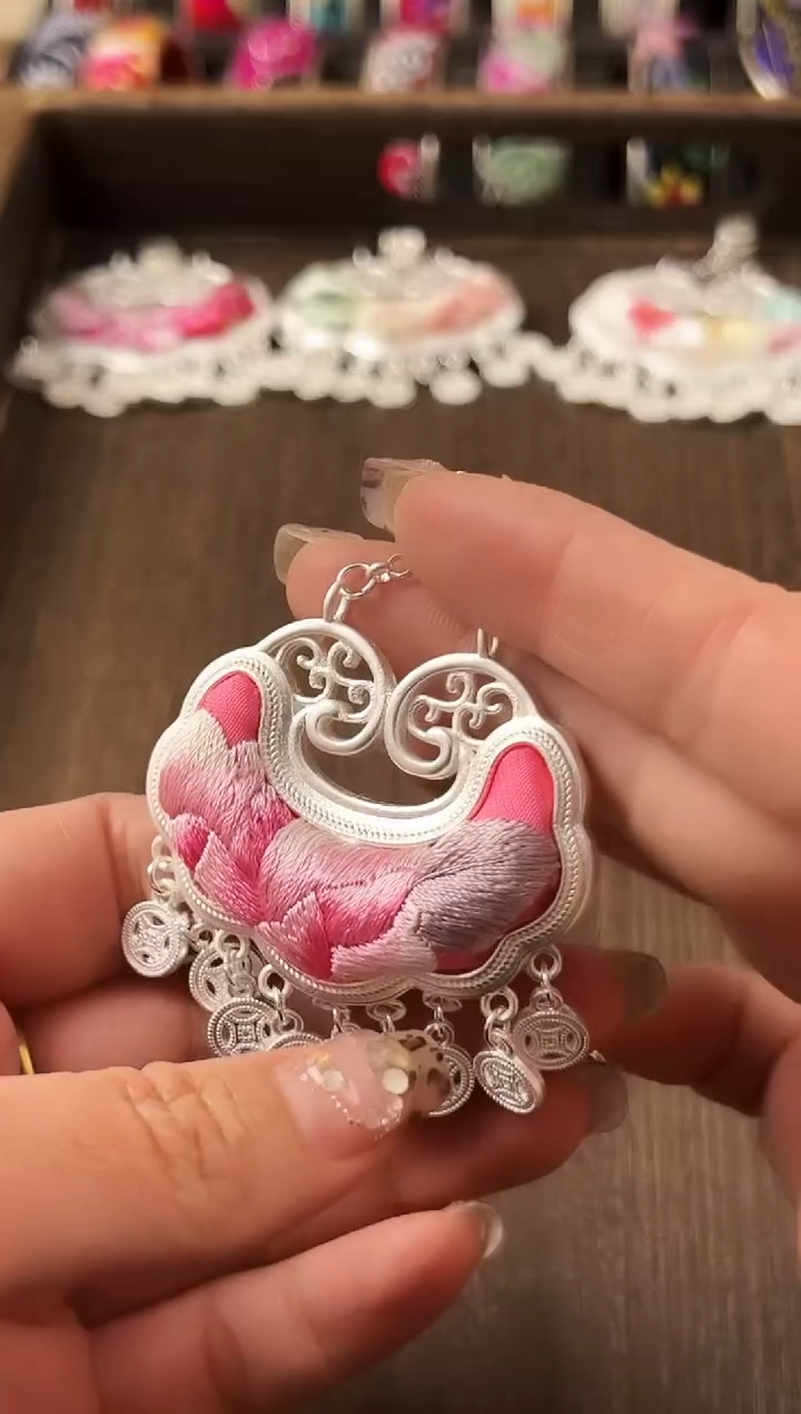 【闪购商品】织绣民族风老绣饰品320