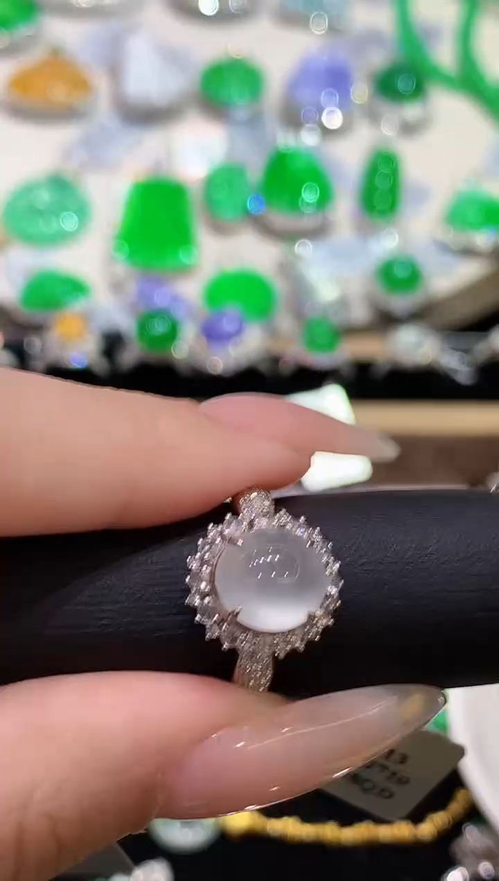 18K金镶嵌戒指翡翠LSR多样性发其一