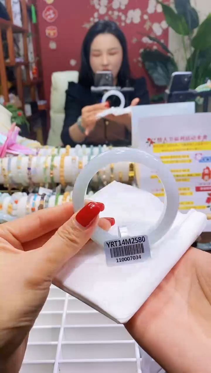 【闪购商品】翡翠手镯未镶嵌72圈口5556/12.2*8.7