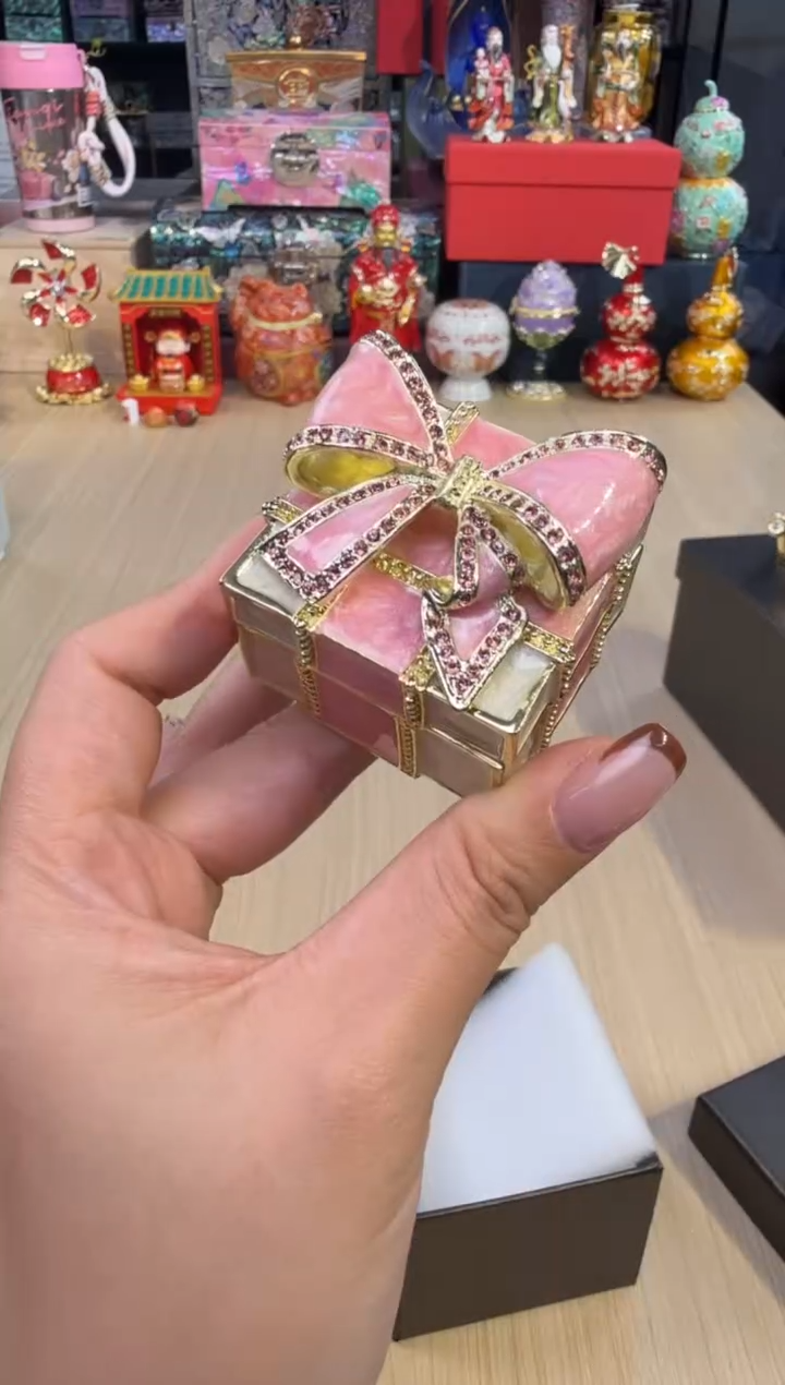 101粉色正方礼物盒