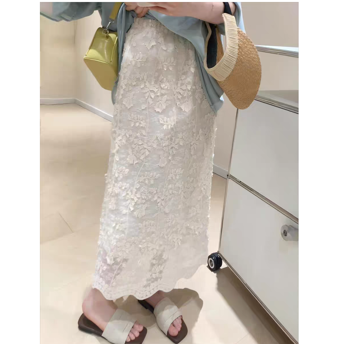 2025早秋季新款白月光裙韩系精致蕾丝半身裙高腰纯色中长款直筒裙