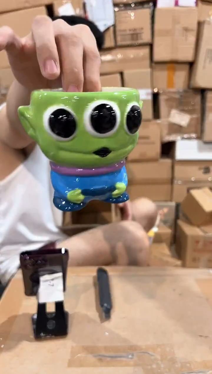瓷片Q版三眼仔全身杯