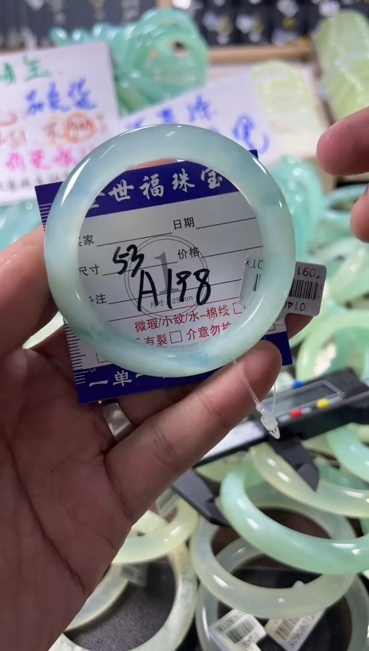 未镶嵌蛇纹石玉手镯1