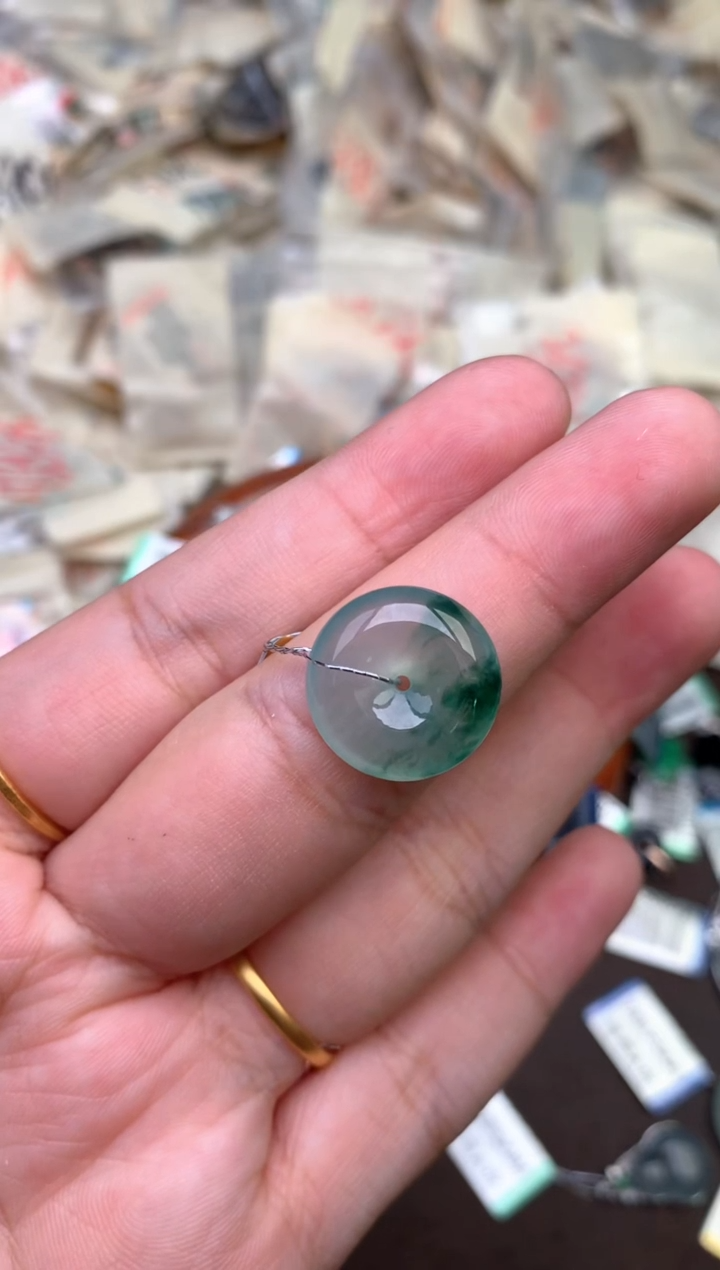 未镶嵌挂件翡翠方***?   —