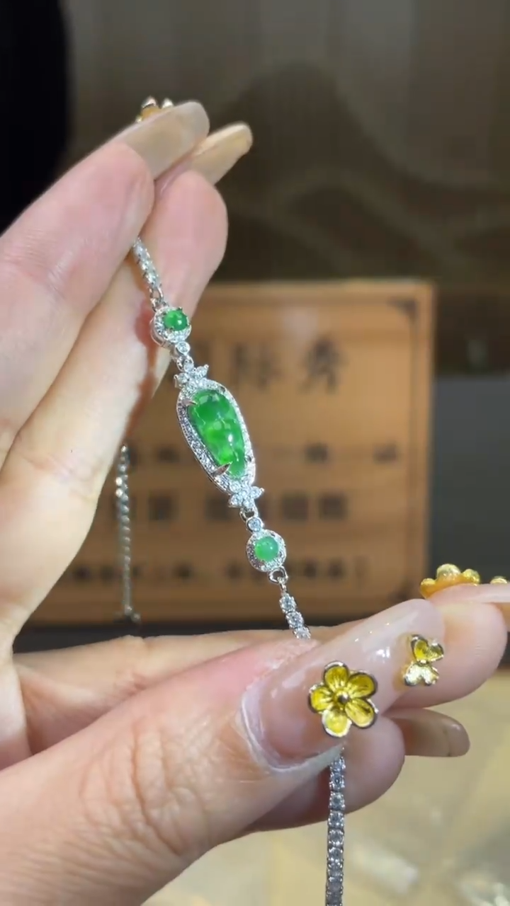 【闪购商品】翡翠颈饰未镶嵌      *A45 (只发一件) 