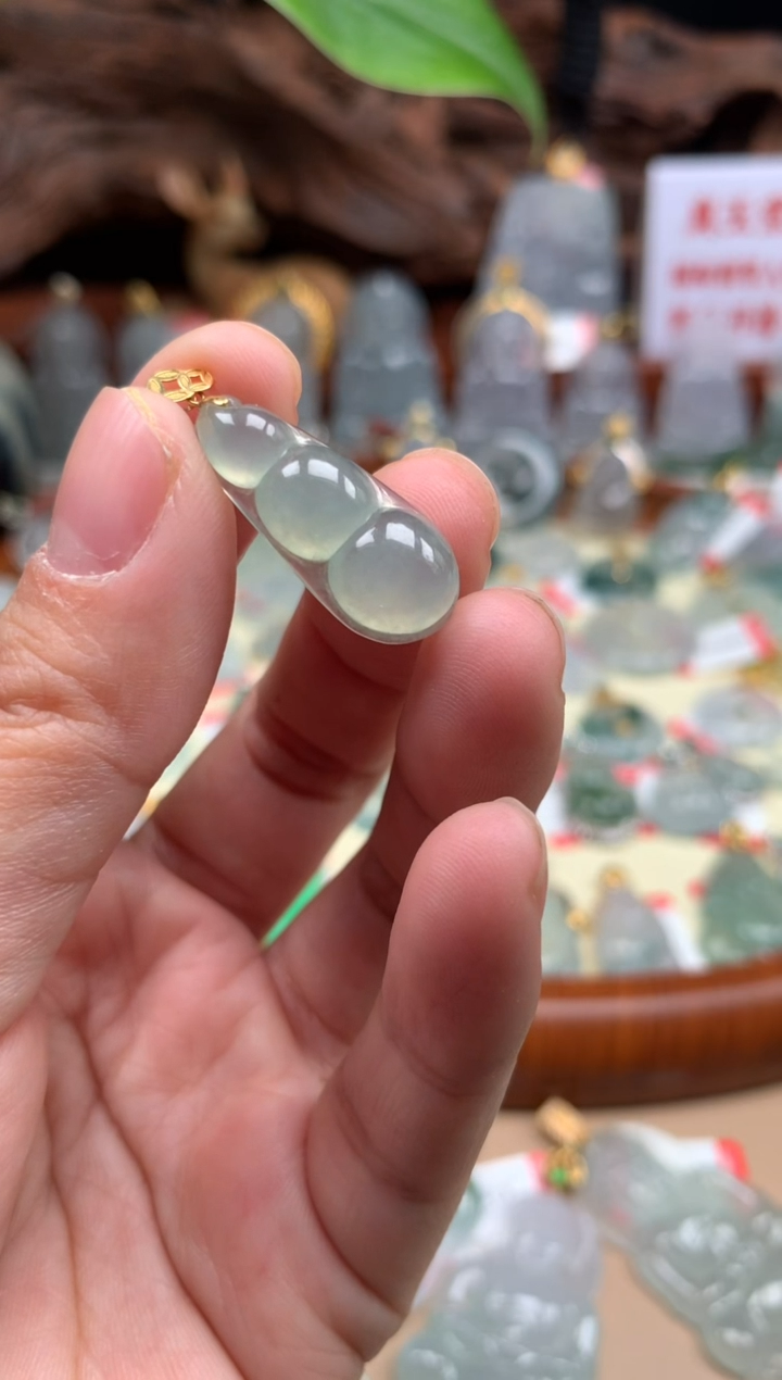 【闪购商品】翡翠颈饰18K金镶嵌豆子
