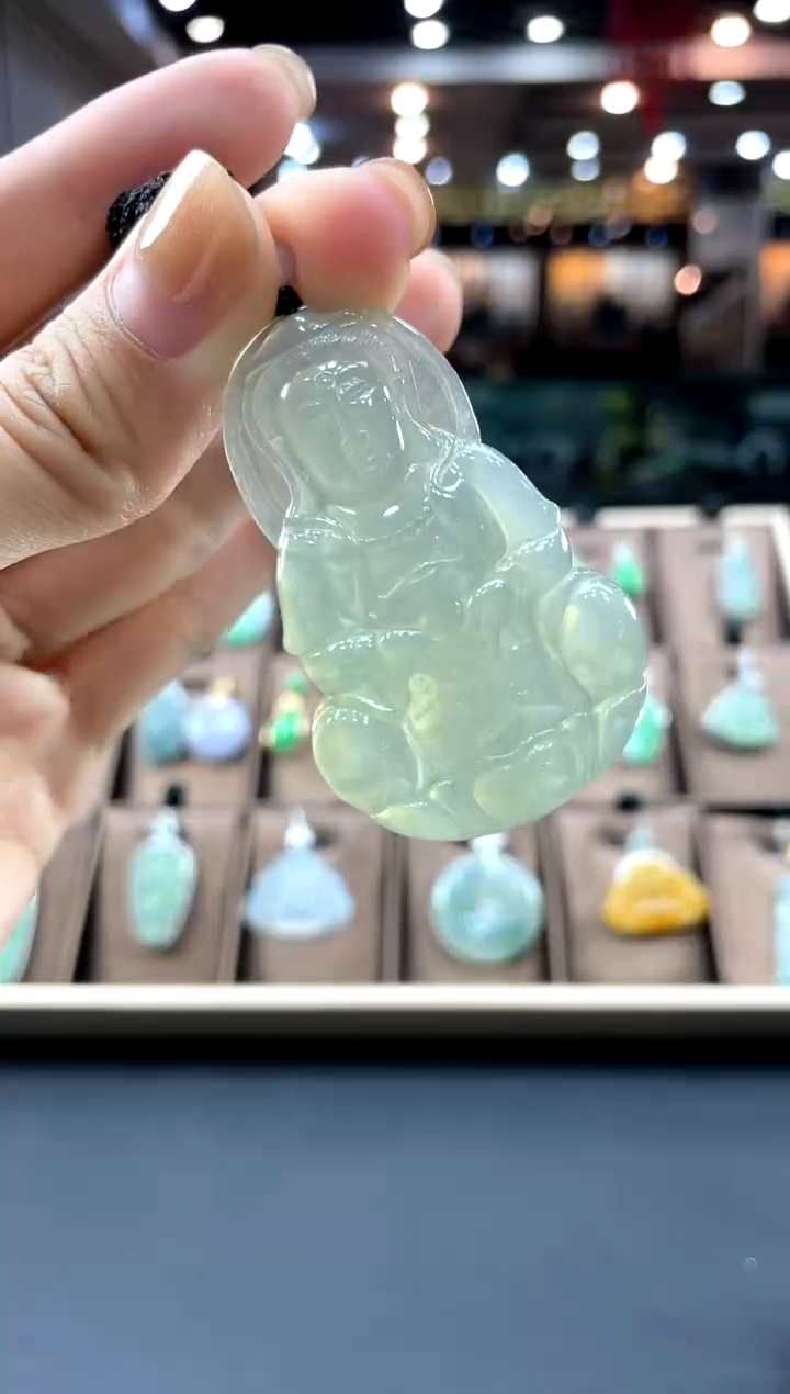 【闪购商品】翡翠颈饰未镶嵌观音