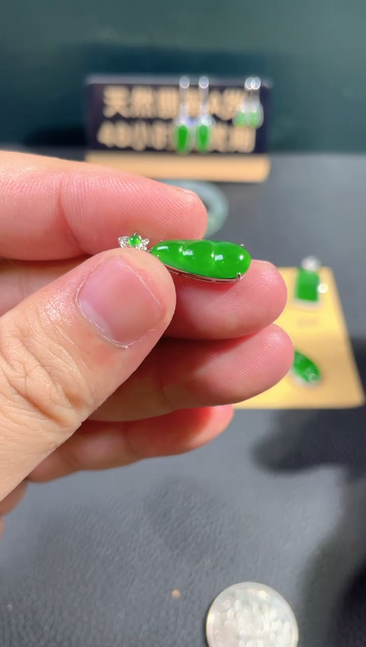 【闪购商品】翡翠颈饰18K金镶嵌翡翠